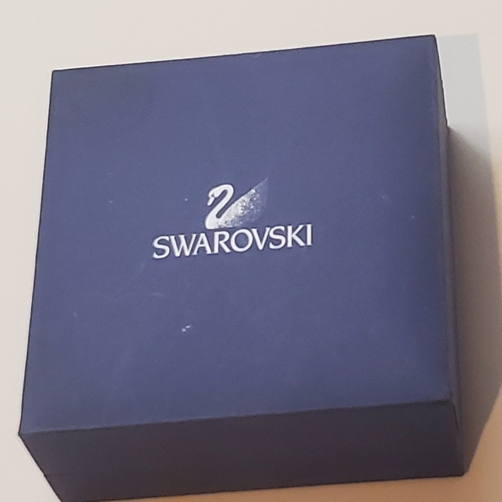 Swarovski Blue Cirle Necklace - Picture 4 of 4